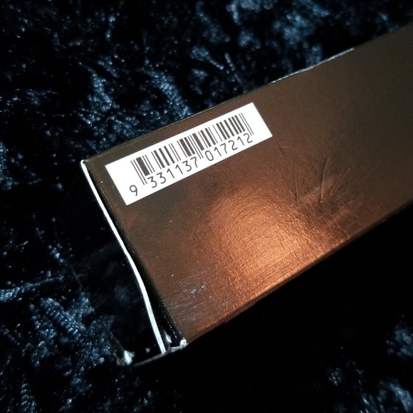 BECCA AQUA LUMINOUS PERFECTING FOUNDATION - Picture 3 of 6